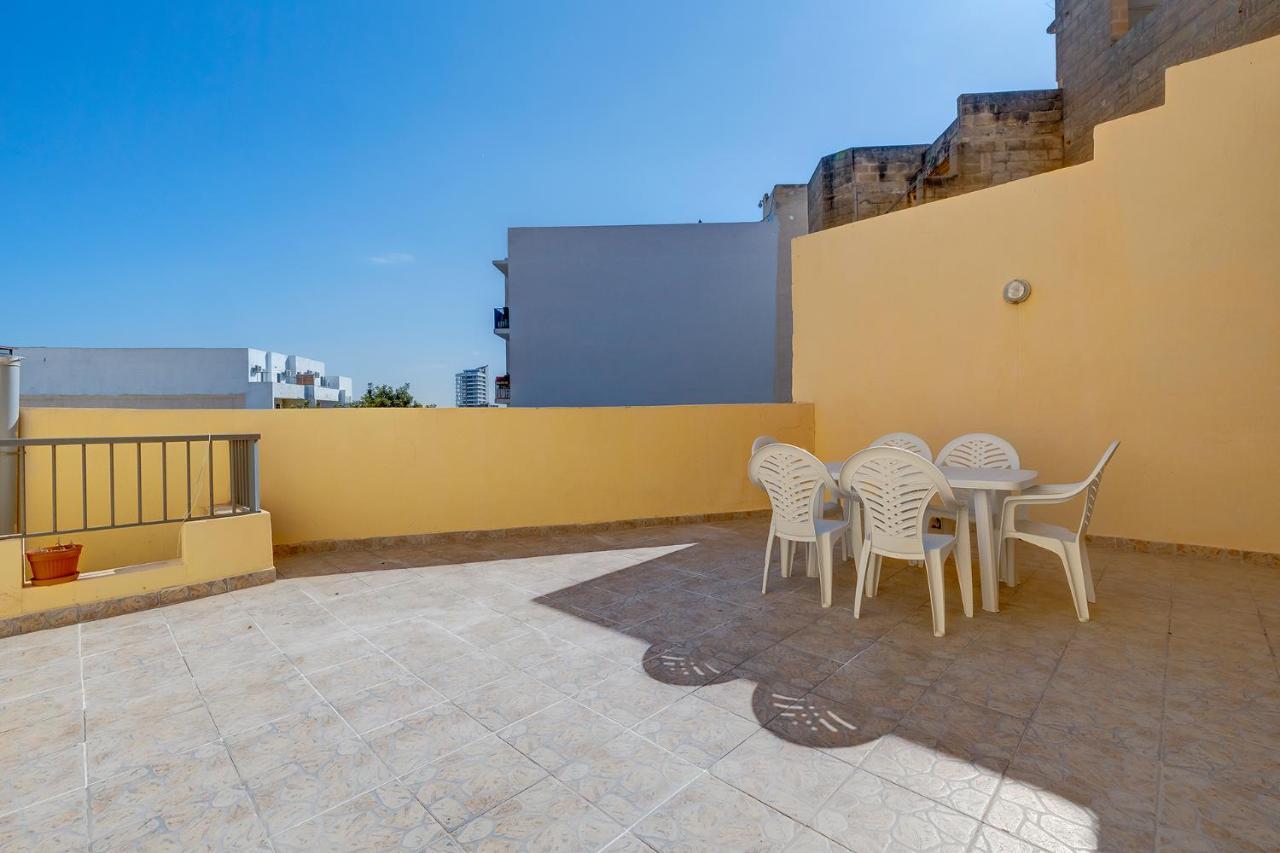 Modern 2 Bedroom Maisonette In Central Слима Екстериор снимка