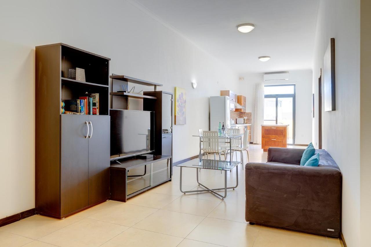Modern 2 Bedroom Maisonette In Central Слима Екстериор снимка