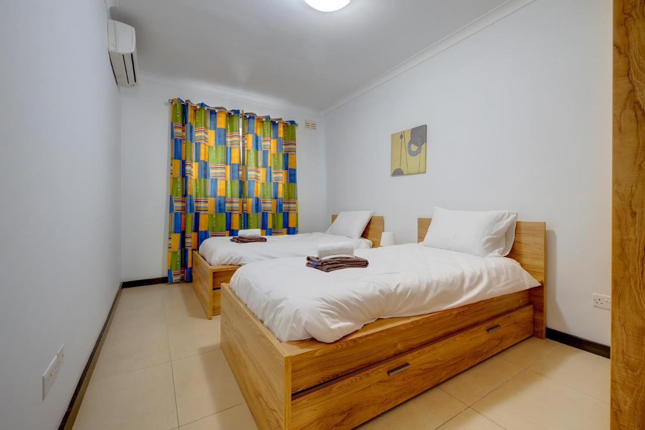 Modern 2 Bedroom Maisonette In Central Слима Екстериор снимка